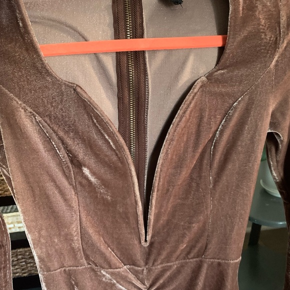 Windsor Velour Deep Plunge Scrunch Dress - Picture 3 of 5